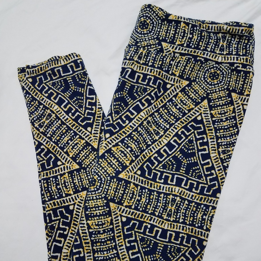 LuLaRoe Tall & Curvy Leggings